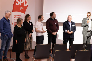 Das Team für Kommunalwahl 2026 Teil 1: v.l: Patrick Jones, Rosita Wolf, Sabine Haertel, Milan Hachmeister, Leonhard Hofmann, Lutz-Werner Hamann und Thomas Jennemann