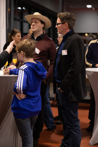 Schriftführer Leonhard Hofmann und Stellvertretender Ortsvereinsvorsitzender Michael Deinzer im Gespräch