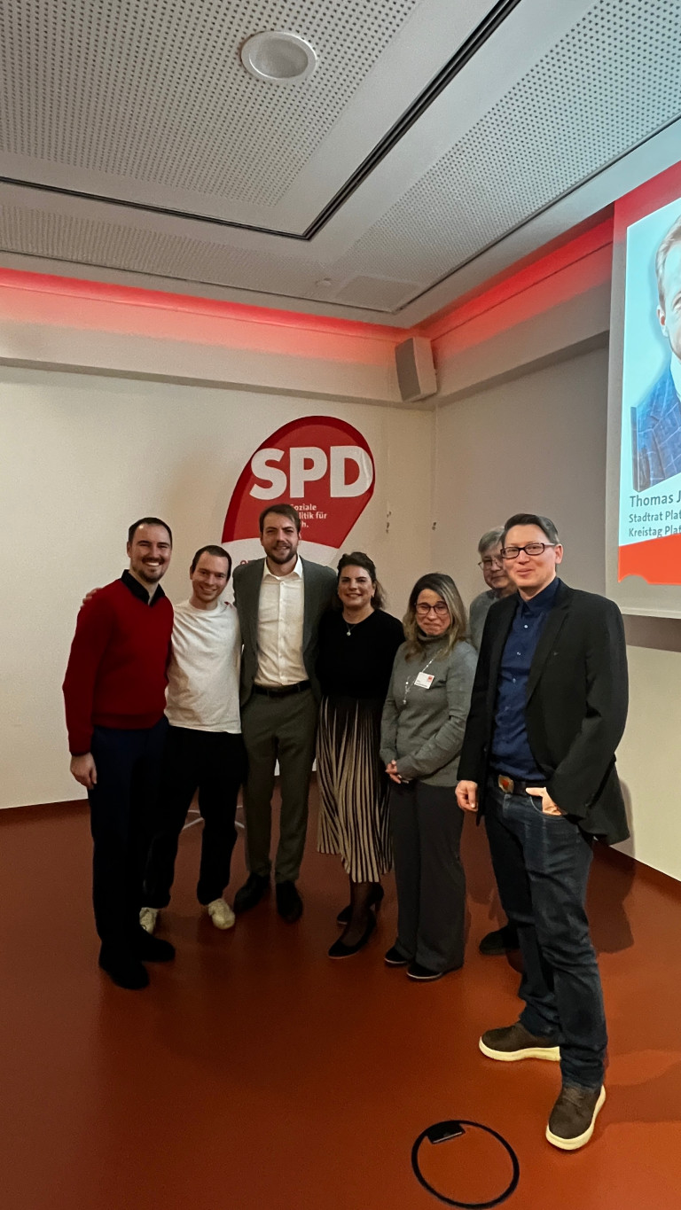 Drei der vier neuen Mitglieder von links: David Geitner (SPD Lauf), Milan Hachmeister, Thomas Jennemann, Sabine Haertel, Jenny Schottenhammer, Erich Dannhäuser und Michael Deinzer (Fehlt: Patrick Jones)