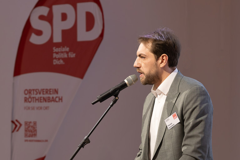 Orstvereinsvorsitzender und Bürgermeisterkandidat Thomas Jennemann bei seiner Rede am Neujahrsempfang